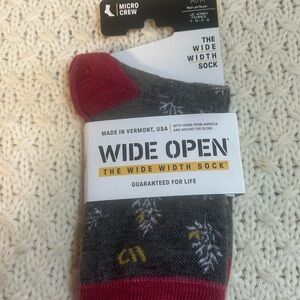Wide open Gray and Pink Women's Casual Socks